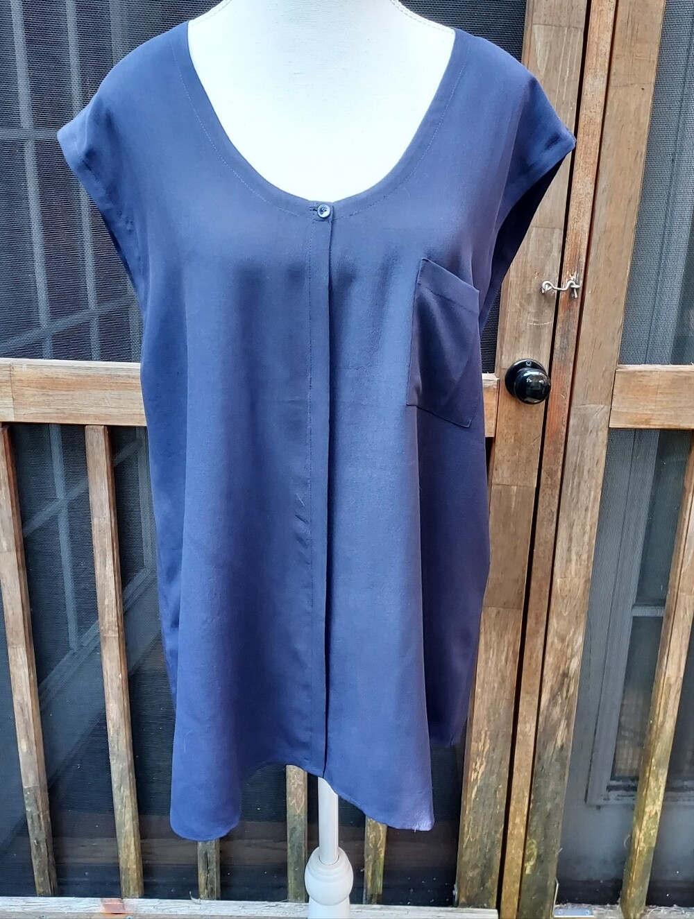 Eileen Fisher M 100% Silk Sleeveless Blouse